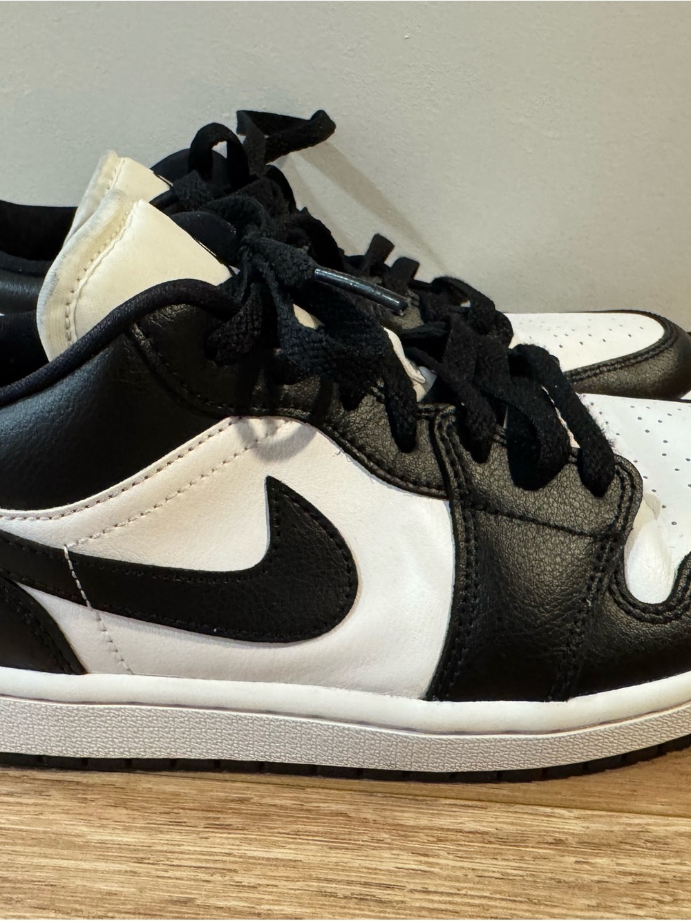 Nike Air Jordan 1 Low Panda Women’s Size 9 Black White Sneakers DC0774-101